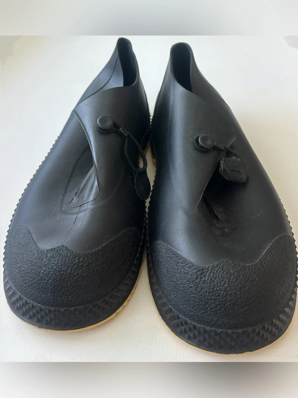 Servus men’s SuperFit Overboots are 100% waterproof.  Size 9/10.